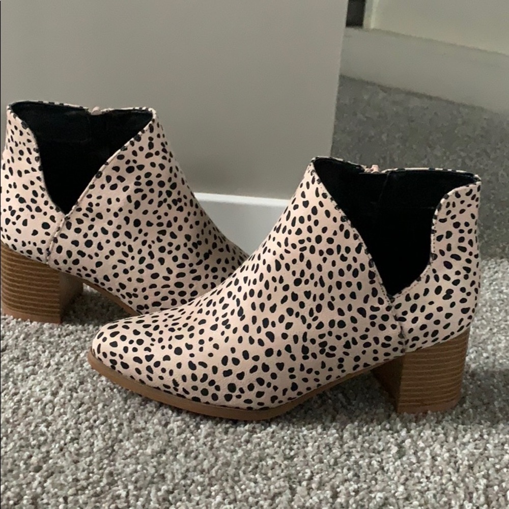 Super cute leopard print boot